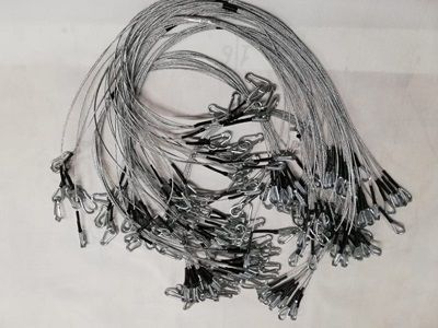 Тросик страховочный с карабином