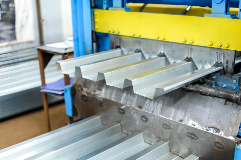 Полиуретановая заливка при работе с металлом на производстве