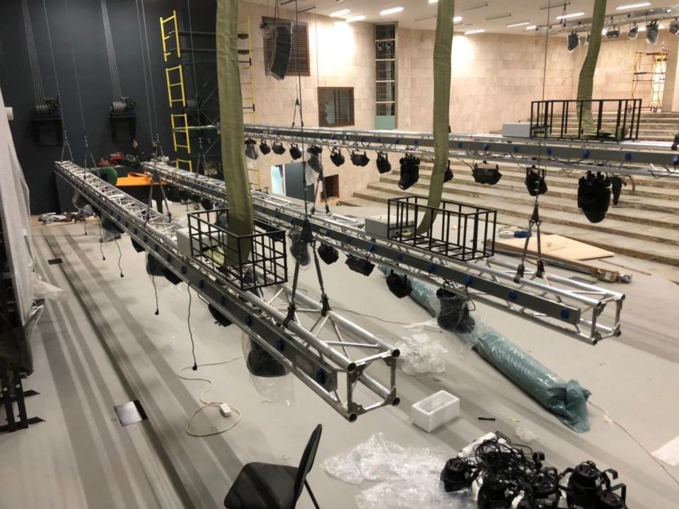 Черные стяжные ремни